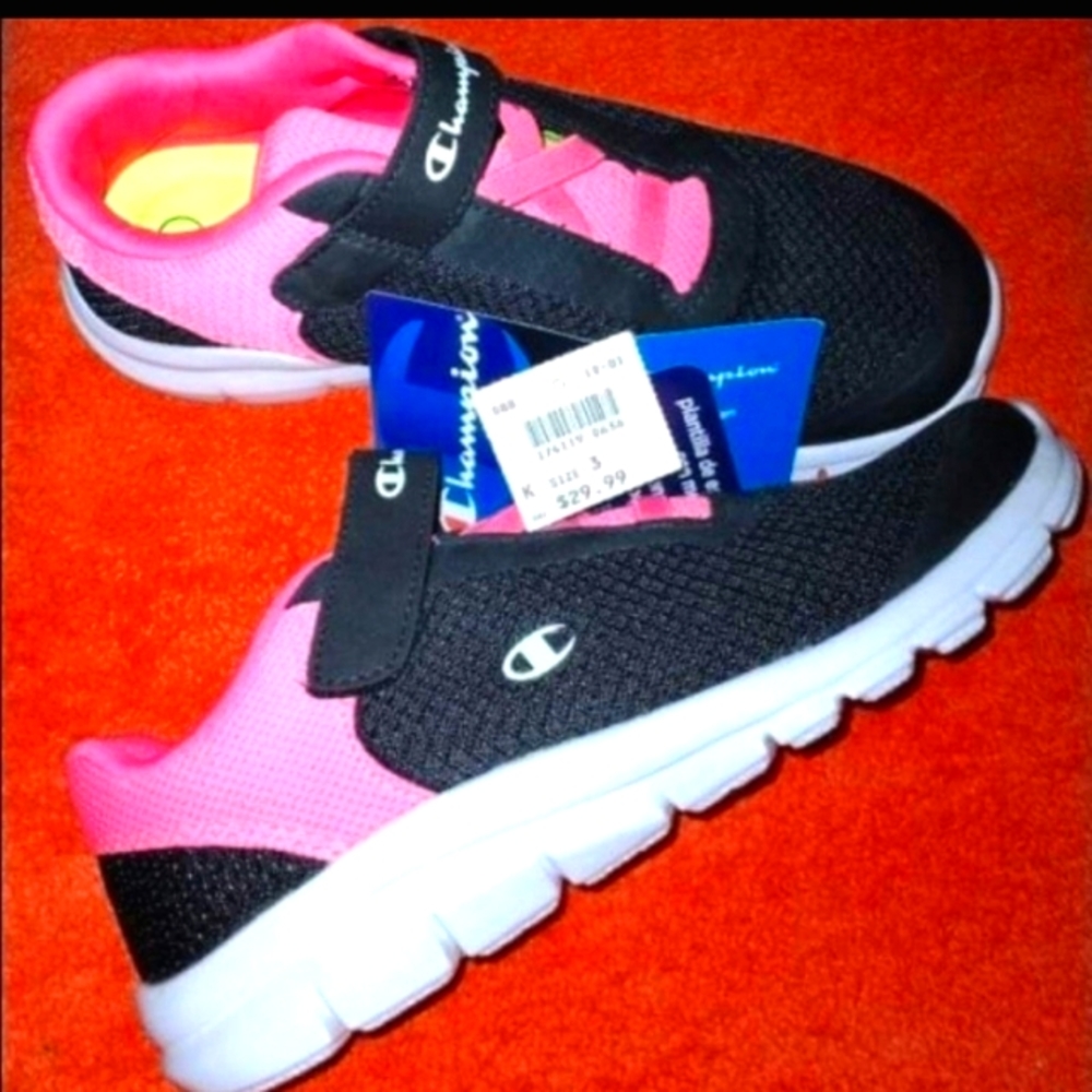 Girls tennis shoes